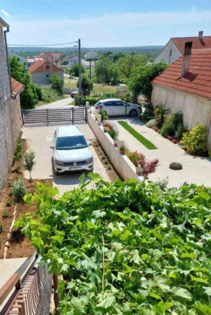 Lucija Apartment Pridraga Luaran gambar